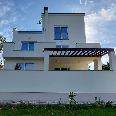 Mare Villa
